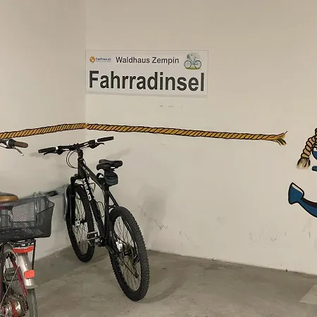 Stefanie Mit 3 Und Balkon * Zempin