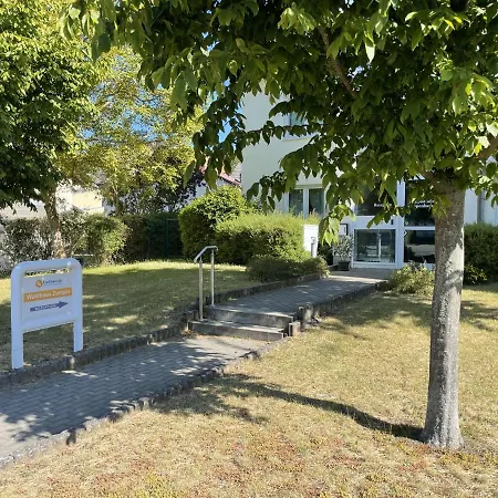 Stefanie Mit 3 Und Balkon Apartment