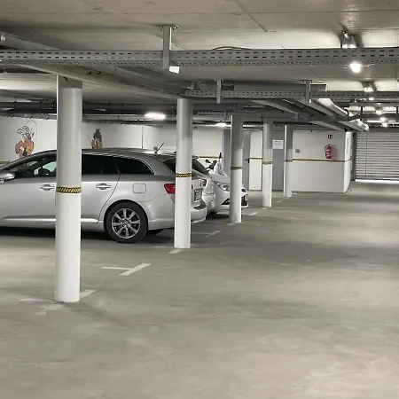 Stefanie Mit 3 Und Balkon * Zempin